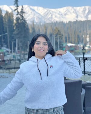 Bhumika Thakkar Instagram - Magical ❄️

#kashmir #kashmir_lovers #kashmirtourism #kashmirvalley #gulmarg #indiantravelblogger #indiantravelgram #indiantraveller #hilltopgulmarg