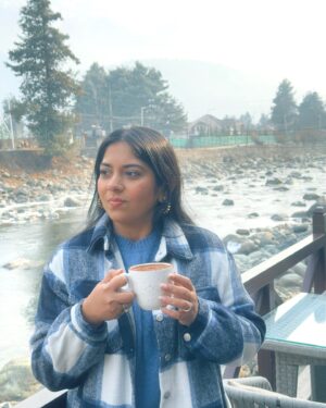 Bhumika Thakkar Instagram - Going to miss the hot chocolate season, already dreading the upcoming Mumbai summers 😒

#hotchocolatetime #hotchocolateseason #kashmir #kashmir_lovers #pahalgam #hotelheevanpahalgam #cafewilopahalgam #kashmirwinter #indiantravelblogger #indiantravelgram