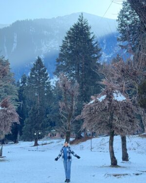 Bhumika Thakkar Instagram - I think they call this love 😍

#mountainsview #mountainlover #kashmirtourism #kashmirvalley #indiantravel #indiantraveller #snowcappedmountains #pahalgam #betaabvalley