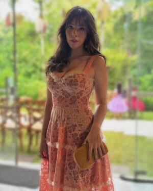 Bia Arantes Instagram - Ontem tive a honra de ser madrinha da união de duas pessoas muito especiais, numa celebração muito muito linda! 💖

Obrigada @lethiciabronstein pelo vestido super romântico 🎀