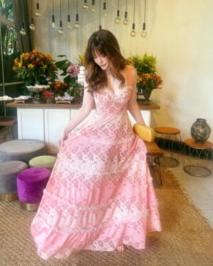 Bia Arantes Instagram - Ontem tive a honra de ser madrinha da união de duas pessoas muito especiais, numa celebração muito muito linda! 💖

Obrigada @lethiciabronstein pelo vestido super romântico 🎀