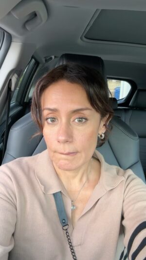 Bibiana Navas Instagram - Hablar solo lo necesario.. para que mas de la cuenta ? Ultimamente me dan cada Vez menos ganas de hablar por hablar, solo me gustan temas profundos o hablar solo si la conversacion me va a llevar a algo productivo y bueno.
Practiquemos conversaciones constructivas 😊❤️🌸 #foryou