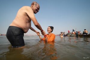 Bindu Madhavi Instagram - Thanku Amit for capturing this presious moment🙏 @amit.alony 

#mahakumbhmela2025 #prayagraj