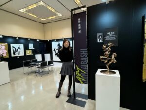 Bisen Aoyagi Instagram - 📢展覧会のお知らせ📢
「青柳美扇展」
✨入場無料✨ ぜひ遊びにきてね。
新作も発表します

○場所
【心斎橋PARCO 14階 】
📍大阪府大阪市中央区心斎橋筋1丁目8-3
PARCO GALLERY/SPACE 14
「コンテンポラリーアートコレクション」

○日時
2025年1月23日（木）〜27日（月）
10時〜19時　※最終入館は30分前迄
最終日のみ17時迄

明日からやで☺︎！