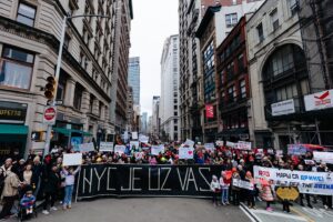 Bojana Novaković Instagram - 🇷🇸
U znak podrške i solidarnosti je i dijaspora u Njujorku danas zastala. 

SviĆe i Njujork će! 🐰

🇬🇧
As a sign of support and solidarity, the diaspora in New York stopped today.

Photo: 
@1986ph 
@johnnie_brada
@shustikla