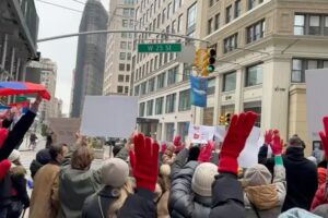 Bojana Novaković Instagram - 🇷🇸
U znak podrške i solidarnosti je i dijaspora u Njujorku danas zastala. 

SviĆe i Njujork će! 🐰

🇬🇧
As a sign of support and solidarity, the diaspora in New York stopped today.

Photo: 
@1986ph 
@johnnie_brada
@shustikla