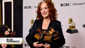 Bonnie Raitt Instagram - @bonnieraittofficial grew up surrounded by music — and she turned her hobby into a brilliant career, winning 13 Grammys, being inducted into @rockhall and now, becoming a @kennedycenter honoree.

She told @gayleking about her lifelong connection to music: “I just want to be as much able to make as big of a difference in the world as I can.”
