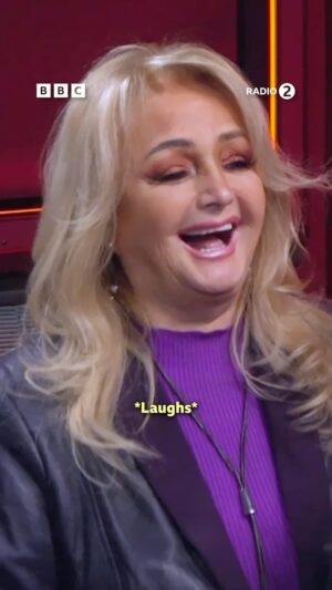 Bonnie Tyler Instagram - Whatever you do, don’t ask @bonnietylerofficial to dance 😅

Search ‘Scott Mills’ to listen in full on BBC Sounds 🎧