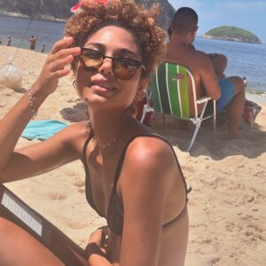 Bruna Inocencio Instagram - Dourada ✨💙💛💙