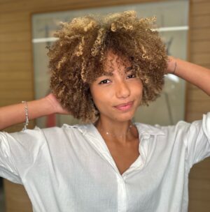 Bruna Inocencio Instagram - Acho que nasci pra ser loira ✨

Pronta pra descobrir se a vida começa realmente aos 30 e se as loiras se divertem mais :)

Coloração: @tainagamelheiro ❤️
Tratamento e corte: @brendapravato ❤️