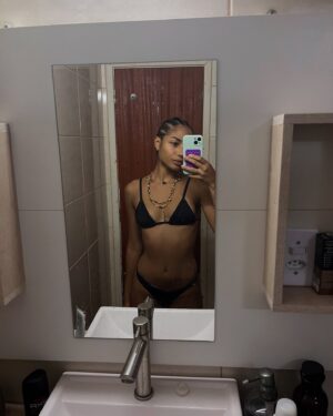 Bruna Inocencio Instagram - Retrospectiva de fotos no espelho