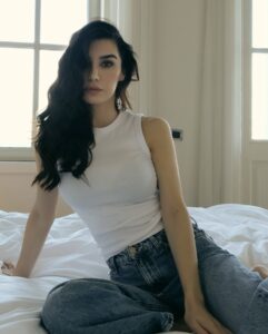 Actress Burcu Kiratli HD Photos and Wallpapers January 2025