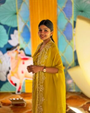 CA Sakchi Jain Instagram - 💛