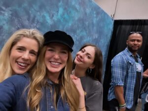Caity Lotz Instagram - Was so nice meeting some fans and hanging with the old crew. Thank you to everyone who came out to #megaconorlando this weekend to hang! I love hearing how much the shows mean to you and I am so grateful to be a part of your lives even it’s just a little bit 🥰xoxo