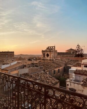 Camila Morrone Instagram - Sicilia, ti amo 🍝🍷