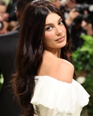 Camila Morrone Instagram - Back at the @metmuseum with my @chanelofficial family 🤍 seeing all your friends dressed up in the most glamorous way, at the most iconic museum in NYC, is a feeling I’ll never get over. Thank you Anna, all the lovely women at Chanel, @voguemagazine, and the glam teams who work SO hard to put us all together.