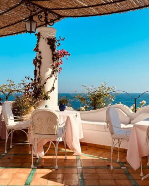 Camila Morrone Instagram - Best. Week. Ever. 🇮🇹 
So much sun. So much wine. So many carbs. The most laughs. 
Gracious hosts at @lesirenuse thank you for my first time in Positano. ❤️