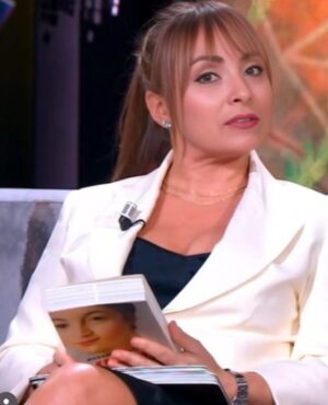 Camila Raznovich Instagram - Grazie per il vostro affetto Domenica eravamo tantissimi…. @kilimangiarorai #tvshow #travelshow #raitre