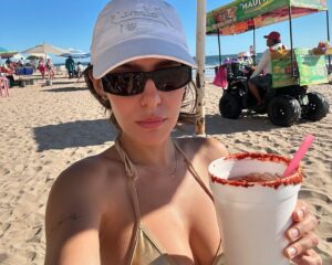Camila Valero Instagram - liverpool sinaloa ❤️