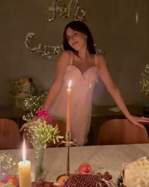 Camila Valero Instagram - literalmente the luckiest girl in the world!!!!! gracias mi amor por darme el cumpleaños más perfecto. me siento verdaderamente plena, bendecida y agradecida de tener la vida que tengo y de tener un círculo tan sólido, genuino y amoroso. no le puedo pedir más a la vida ✨✨✨✨ here’s to 28! 🥂💞💞💞