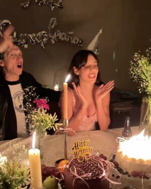Camila Valero Instagram - literalmente the luckiest girl in the world!!!!! gracias mi amor por darme el cumpleaños más perfecto. me siento verdaderamente plena, bendecida y agradecida de tener la vida que tengo y de tener un círculo tan sólido, genuino y amoroso. no le puedo pedir más a la vida ✨✨✨✨ here’s to 28! 🥂💞💞💞