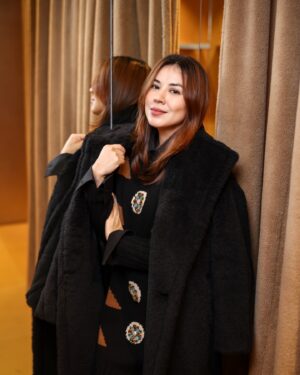 Carla Dunareanu Instagram - Filed under “Something I’d Never Be Able To Wear In Singapore” 🫰🏻

#MaxMara