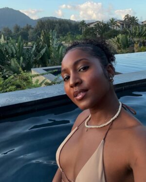 Carlacia Grant Instagram - Golden hour, golden mood ☀️