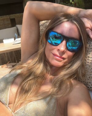 Carola Julio Instagram - Entre sol y sombras! ❤️
Domingo casero! 🏡