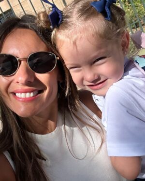 Carolina Ardohain Instagram - @anagarciamoritan Arrancando salita de 3.
🥹💕🏫📚👭