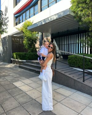 Carolina Ardohain Instagram - @anagarciamoritan Arrancando salita de 3.
🥹💕🏫📚👭