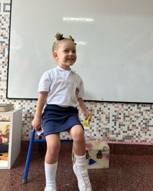 Carolina Ardohain Instagram - @anagarciamoritan Arrancando salita de 3.
🥹💕🏫📚👭
