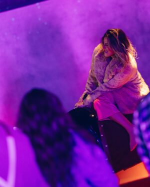 Carolina Castelinho Instagram - Music always sounds better with you 🤍
Ontem foi a nossa vez de festejar o Praia no Parque, com minha segunda família 🥹 
I love you all 🫶🏼
Fotografias pelo grande @ruivalido