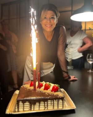 Carolina Papaleo Instagram - ¡Cumpleaños feliz! 

Una noche inolvidable… y todo gracias a ustedes. Gracias por acompañarme en este día tan especial.

¡Los quiero muchísimo!

#cumple #FelizCumpleaños #CelebrandoLaVida #AgradecidaSiempre #UnAñoMásDeVida #CumpleañosEspecial #AmorYGratitud #MomentosFelices #ActrizEnCelebración #ViviendoConAlegría