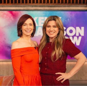 Carrie Preston Instagram - Catch my chat with Kelly on @kellyclarksonshow TODAY! Check your local listings. ♥️♥️

Styled by @andrewgelwicks dressed by @k.gleason4 
HMU @charlottebourgeoismakeup 
Dress: @aliceandolivia 
Boots: @aldo_shoes 
Earrings: @guitam_jewelry 
Ring: @tanyafarahjewels 
Necklace: @grownbrilliance