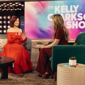 Carrie Preston Instagram - Catch my chat with Kelly on @kellyclarksonshow TODAY! Check your local listings. ♥️♥️

Styled by @andrewgelwicks dressed by @k.gleason4 
HMU @charlottebourgeoismakeup 
Dress: @aliceandolivia 
Boots: @aldo_shoes 
Earrings: @guitam_jewelry 
Ring: @tanyafarahjewels 
Necklace: @grownbrilliance