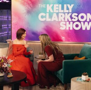 Carrie Preston Instagram - Catch my chat with Kelly on @kellyclarksonshow TODAY! Check your local listings. ♥️♥️

Styled by @andrewgelwicks dressed by @k.gleason4 
HMU @charlottebourgeoismakeup 
Dress: @aliceandolivia 
Boots: @aldo_shoes 
Earrings: @guitam_jewelry 
Ring: @tanyafarahjewels 
Necklace: @grownbrilliance