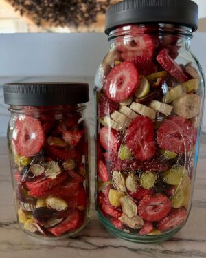 Carrie Underwood Instagram - Spent the snow days preserving…made some VeniMoose stew from some odds and ends meat we had in the freezer…also freeze dried grapes, strawberries, bananas as well as orange segments and orange zest. Now I won’t have to go buy oranges when some recipe calls for orange zest! The freeze dried fruit makes for great school snacks! #PressureCanning #FreezeDrying #Preserving #HarvestRight