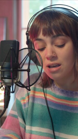Casadilego Instagram - @casadilego e la sua musica che diventa un viaggio.

✨ C’è qualcosa di unico in Elisa, qualcosa che non puoi spiegare ma solo sentire.

È come se le sue note tracciassero mappe invisibili verso emozioni dimenticate, verso quella parte di noi che ha bisogno di luce.

Non perdere la live session completa
🔥 LINK IN BIO

🎥Regia di: @ale_lalle_
📱Media Management: @_leonardonigro @evi_green
🔉Recording, Mix&Master: @labaunsimusicstudio @giovanniscuor @lamusicaclinica 

#ilsalottodellartista #casadilego #livesession