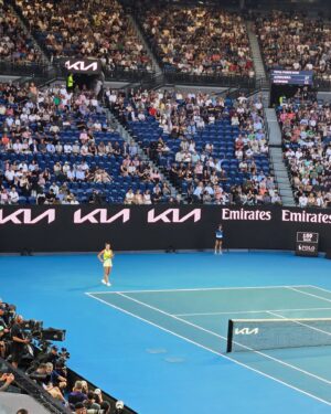 Casey Donovan Instagram - Thanks so much to the @australianopen for having me! Always such a joy getting to perform at the tennis 🎾 

@sisteractmusicalau only 2 weeks left to catch us @regent_theatre Must Close 26th Jan 

👗 @citychicofficial
👠 @novoshoes
HMU...Me 

Not a paid partnership