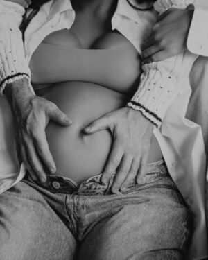 Cassie Ventura Instagram - 🤰🏽💙 #3 

Shot by @jordenkeith