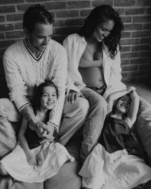 Cassie Ventura Instagram - 🤰🏽💙 #3 

Shot by @jordenkeith