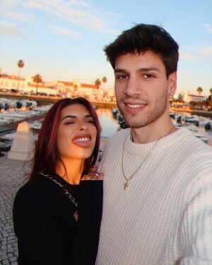 Catarina Filipe Instagram - 1. Último Natal como namorados
2. Primeiro Natal juntos como namorados
3. A prova que o meu homem investiu na planta e que agora tá muito bem servido 

Merry krispies everyone 🎄✨🎀