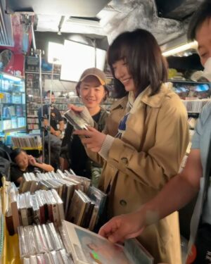 Cecilia Choi Instagram - 聖誕快樂！🎼🎄
大家 #久別重逢 咗未？