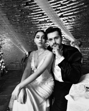 Cemre Baysel Instagram - Leyloş da bu hafta düğün var! 

Yeni yaşım için dilekleriniz beni çok mutlu etti. 
Çok teşekkür ederim🌹 
Bu akşam Leyla! Doğum günü postu sonra :)
