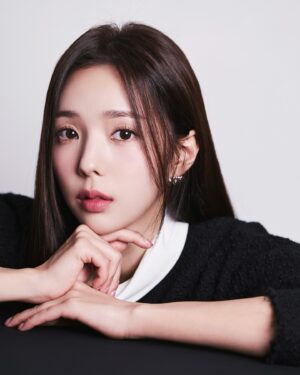 Chae Soo-bin Instagram - 🖤
