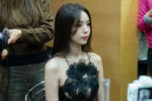 Chae Soo-bin Instagram - 지거전을 사랑해주신 우리 드라마 팬분들 그리고 늘 응원해주는 제 오랜 팬분들께 수상 소감 때 제대로 감사 인사를 못 드렸는데 희주를 따뜻한 마음으로 안아줘서 너무너무 고마웠어요:)
참 감사하고 행복한 시간이었습니다
앞으로 한 걸음 한 걸음 나아가 더 좋은 모습으로 인사드릴게요🙏🏻
또 만나요 여러분💕