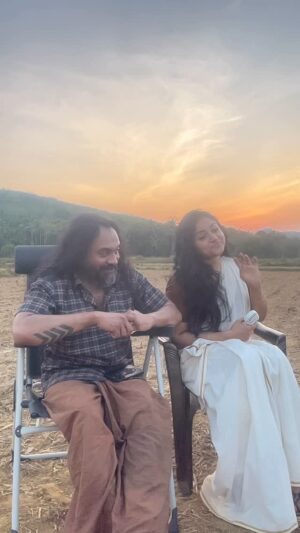 Chandini Sreedharan Instagram - ഊഞ്ഞാലേ പാടാമോ... 🪂

Pravinkoodu Shappu ❤️