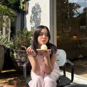 Chantel Yiu Instagram - so.. how does adulting work?