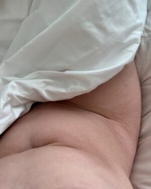 Charli Howard Instagram - What constitutes a “flattering” image of a female body? The type that clothes effortlessly hang off of? A washboard stomach with abs? When I was younger, I never thought I’d be able to see the beauty in stretch marks, dimples or marks on skin. I never thought I’d find myself beautiful if I had the slightest bit of “fat” or cellulite; if I didn’t look emaciated and thin. Nowadays, I love looking at my body and reminding myself of what it’s continuously done for me; how it’s never given up on me. I love seeing skin with texture; with lines; with stories to tell. I’m not interested in looking picture perfect anymore. I want to love my body for everything it gives me and will continue to give me until I die. 🖤