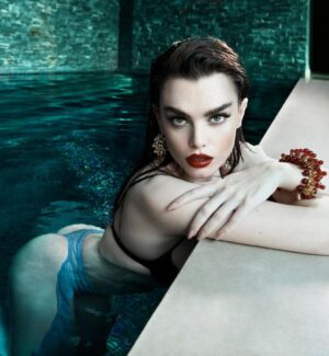 Charli Howard Instagram - Back to my fave profile pic @desiree_mattsson 👅 part of my cover story for @ellenorge 💧 @nikki_makeup @nailsbymh @anastasiastylianou 🖤